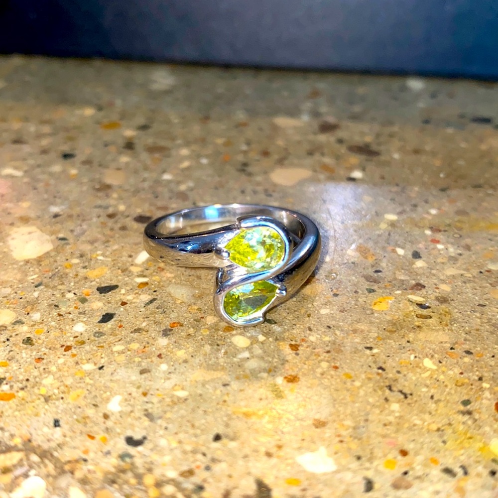 Women’s Peridot ring size 9